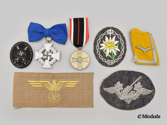 germany,_wehrmacht._a_mixed_lot_of_decorations_and_insignia_l22_mnc9380_451