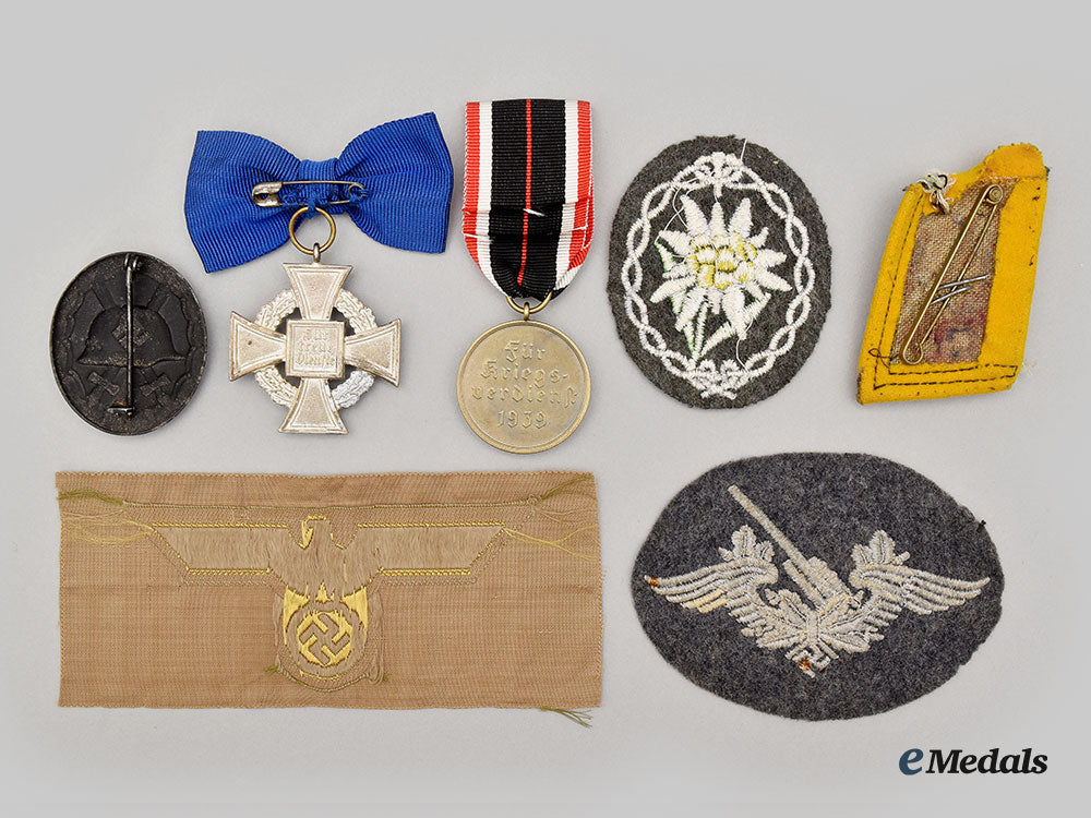 germany,_wehrmacht._a_mixed_lot_of_decorations_and_insignia_l22_mnc9381_452