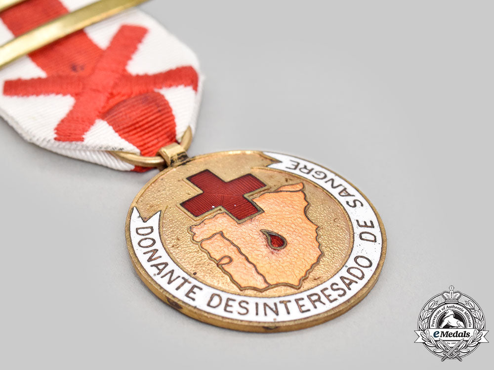 spain,_kingdom._a_red_cross_selfless_blood_donor_medal_l22_mnc9423_713_1