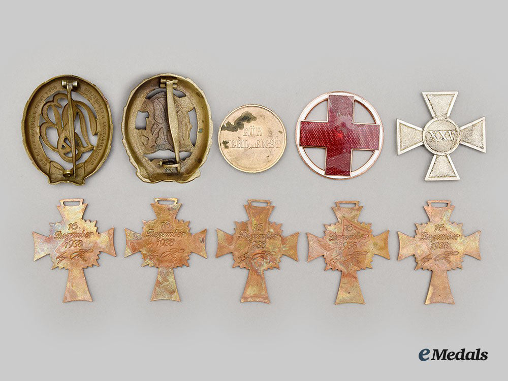 germany,_third_reich._a_mixed_lot_of_decorations_l22_mnc9434_480_1_1