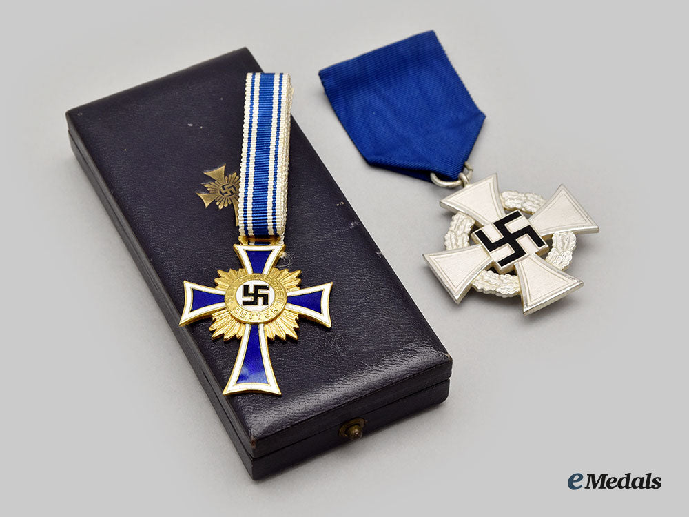 germany,_third_reich._a_pair_of_service_awards_l22_mnc9448_486_1