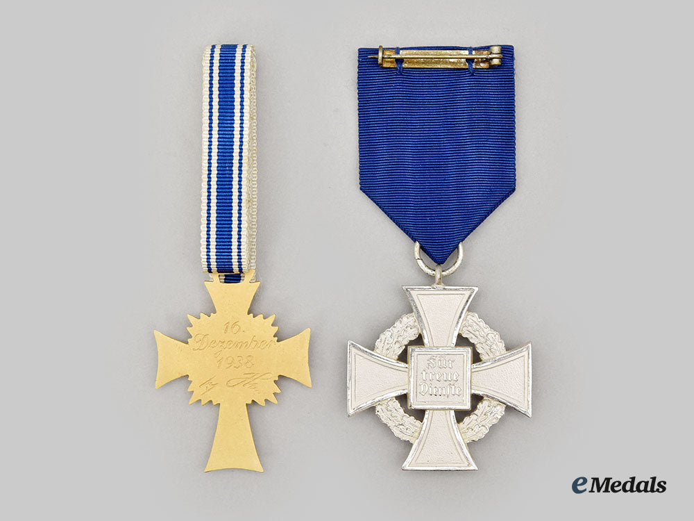 germany,_third_reich._a_pair_of_service_awards_l22_mnc9453_488_1