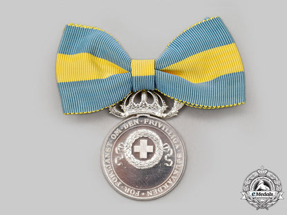 sweden,_kingdom._a_red_cross_merit_medal_for_voluntary_health_care_for_ladies,_ii_class_silver_grade_l22_mnc9454_724_1