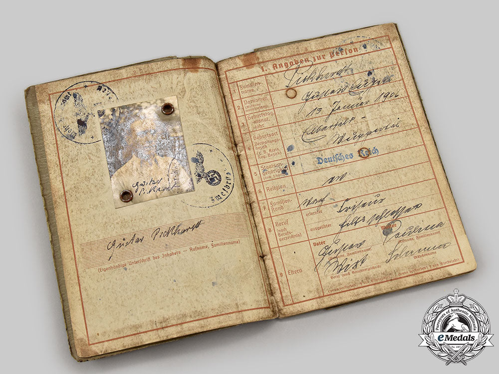 germany,_third_reich._a_mixed_lot_of_photos,_postcards,_and_identification_books_l22_mnc9463_123