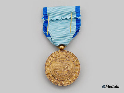 iran,_pahlavi_dynasty._a2500_th_anniversary_of_the_persian_empire_medal1971,_boxed_l22_mnc9469_675_1