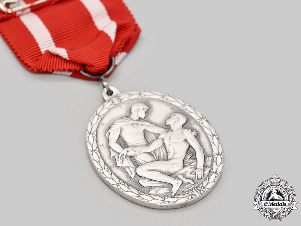 sweden,_kingdom._a_red_cross_medal_l22_mnc9473_735_1