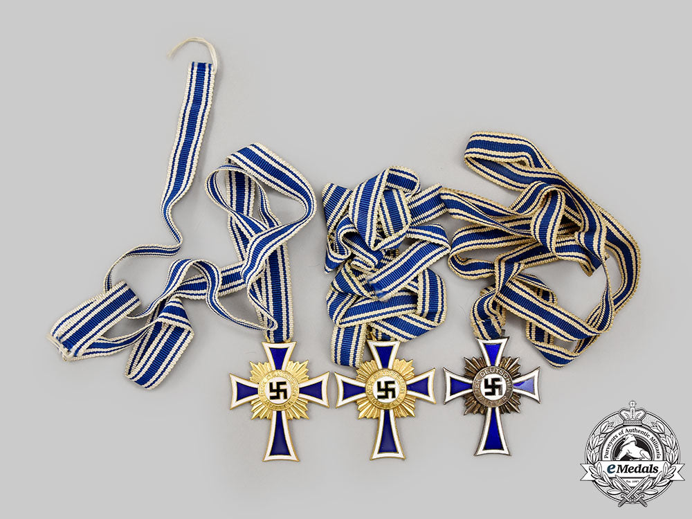 germany,_third_reich._a_lot_of_honour_crosses_of_the_german_mother_l22_mnc9511_148