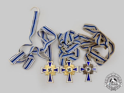 germany,_third_reich._a_lot_of_honour_crosses_of_the_german_mother_l22_mnc9511_148