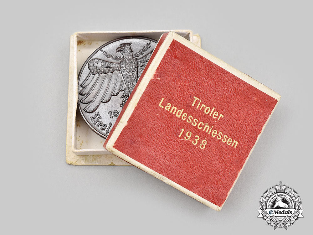 germany,_third_reich._a1938_tyrolean_marksmanship_gau_achievement_badge,_type_i,_bronze_grade_with_case_l22_mnc9512_715_1
