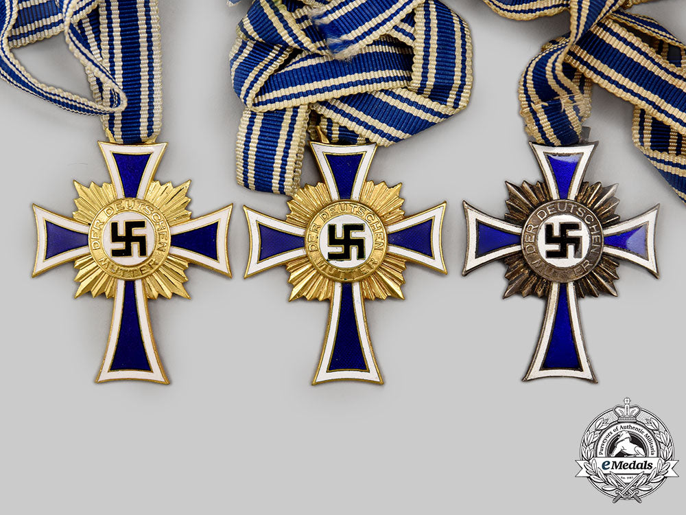 germany,_third_reich._a_lot_of_honour_crosses_of_the_german_mother_l22_mnc9513_149