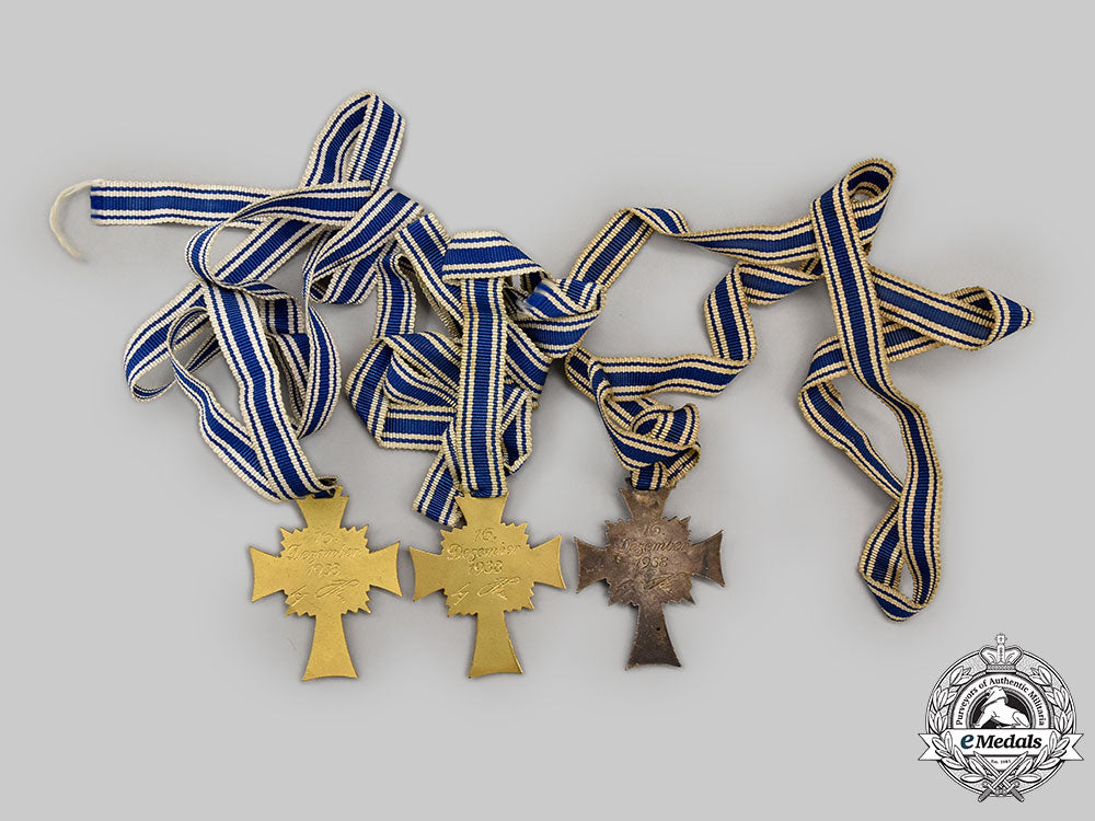 germany,_third_reich._a_lot_of_honour_crosses_of_the_german_mother_l22_mnc9516_150
