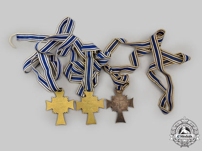 germany,_third_reich._a_lot_of_honour_crosses_of_the_german_mother_l22_mnc9516_150