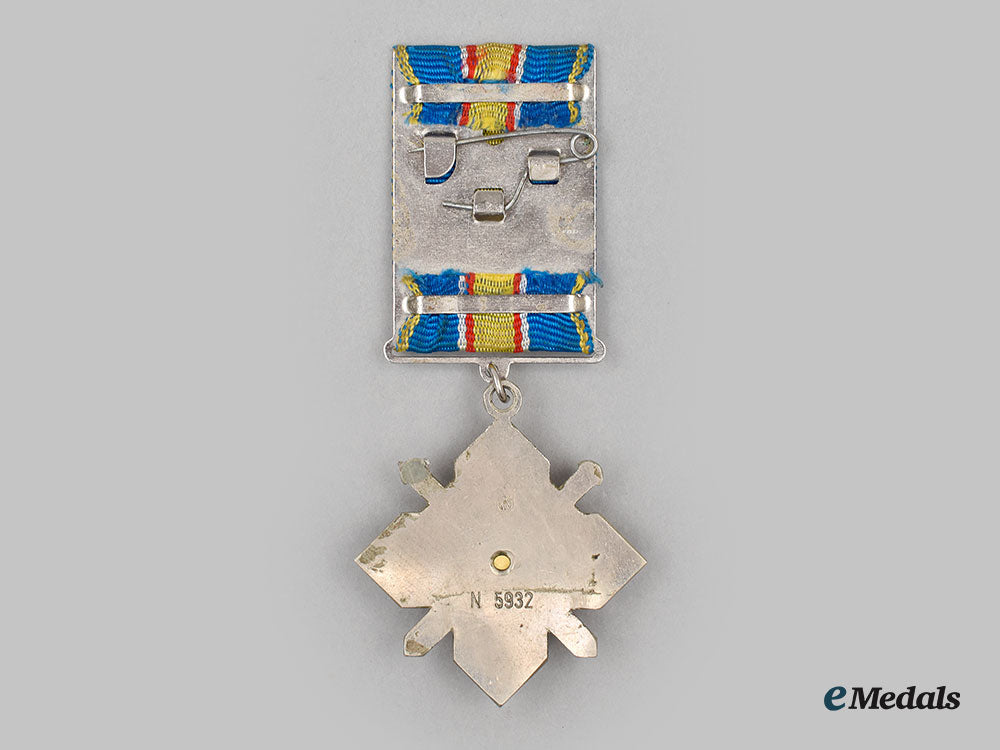 ukraine,_republic._an_order_for_courage,_iii_class_with_award_book_l22_mnc9521_535