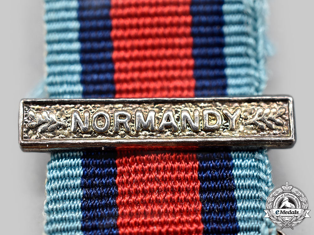 united_kingdom._a_normandy_campaign_medal1944,_fullsize_and_miniature,_cased_l22_mnc9522_755