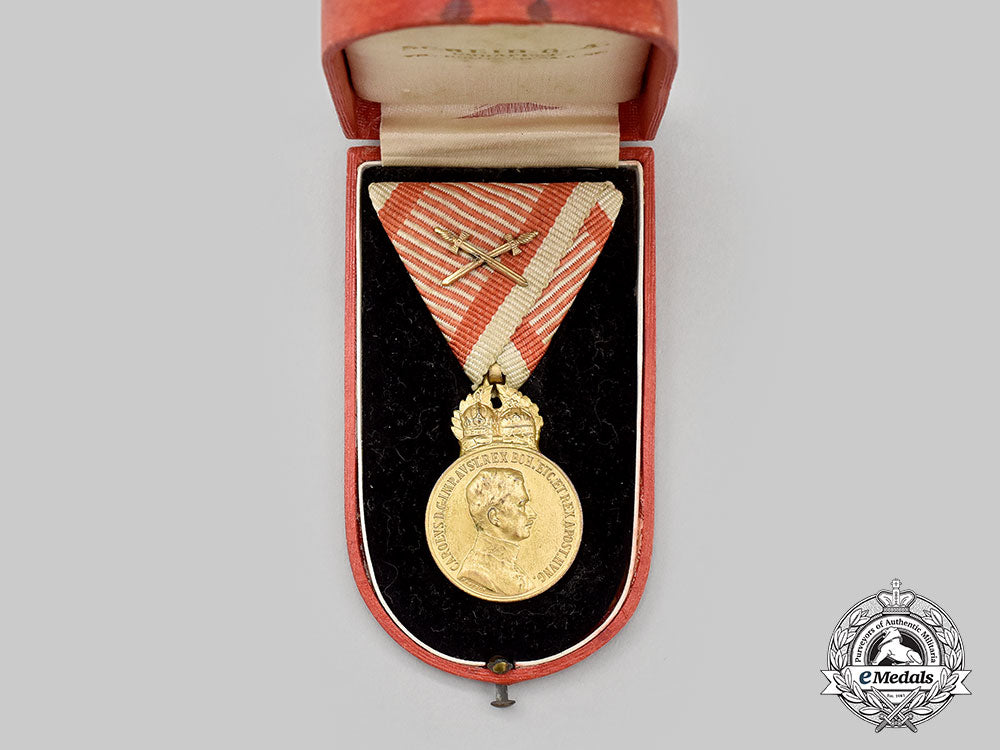 austria,_imperial._a_military_merit_medal,_karl_i,_bronze_medal_by_g.a_scheid_l22_mnc9548_733
