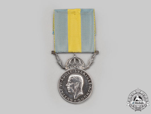 sweden,_kingdom._a_red_cross_merit_medal_for_voluntary_health_care_for_men,_ii_class_silver_grade,_c.1960_l22_mnc9568_767_1