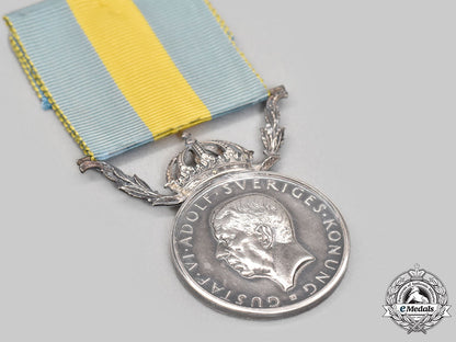 sweden,_kingdom._a_red_cross_merit_medal_for_voluntary_health_care_for_men,_ii_class_silver_grade,_c.1960_l22_mnc9569_769_1
