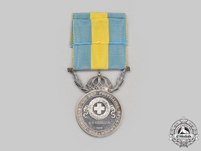 sweden,_kingdom._a_red_cross_merit_medal_for_voluntary_health_care_for_men,_ii_class_silver_grade,_c.1960_l22_mnc9571_768_1