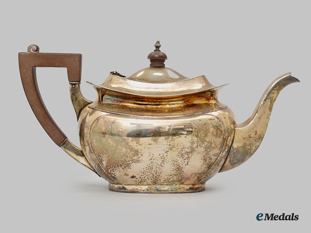 canada,_commonwealth._a_silver_tea_pot,_by_roden,_c.1930_l22_mnc9577_622_1
