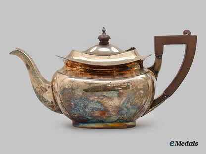 canada,_commonwealth._a_silver_tea_pot,_by_roden,_c.1930_l22_mnc9579_624_1