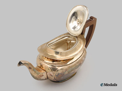 canada,_commonwealth._a_silver_tea_pot,_by_roden,_c.1930_l22_mnc9585_626_1