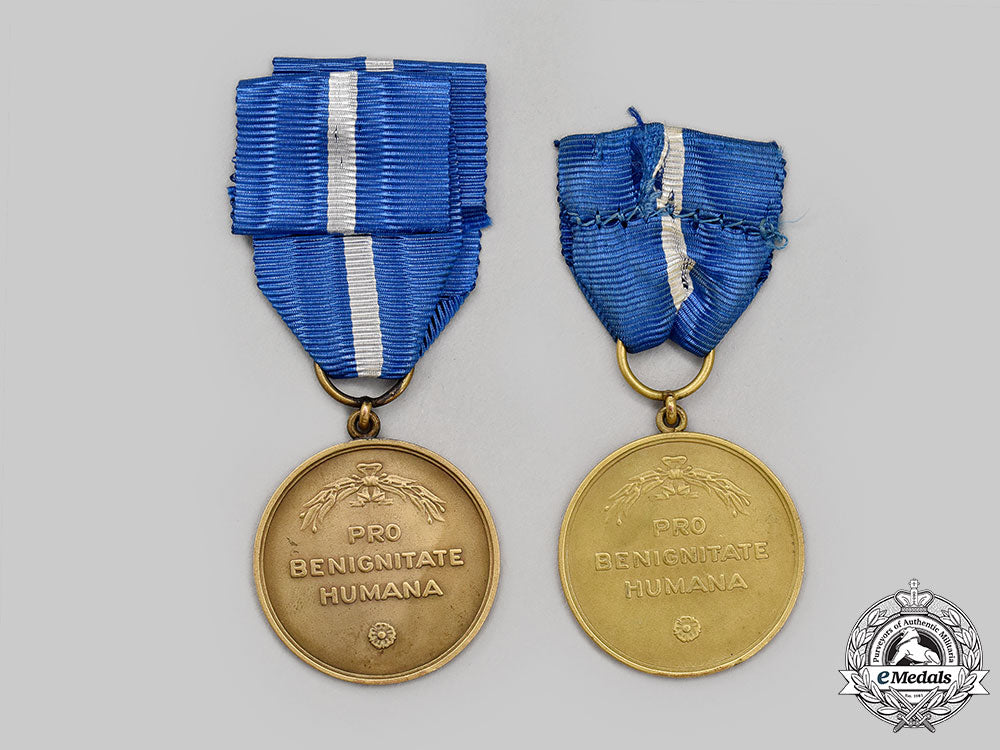 finland,_republic._two_medals_for_humane_benevolence_l22_mnc9594_779