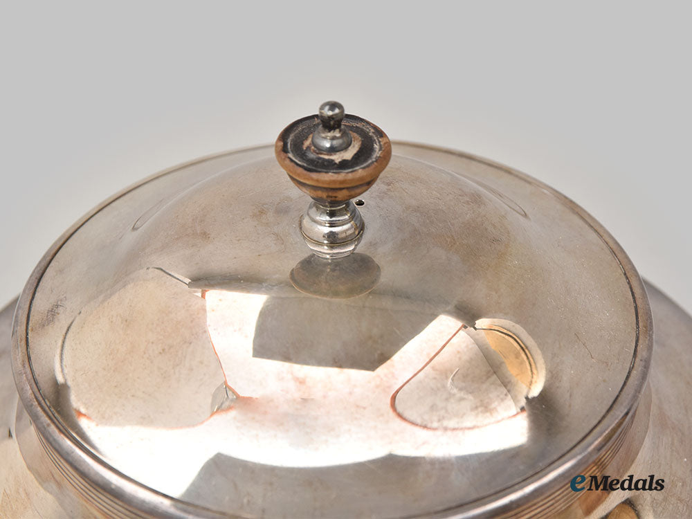 united_kingdom._a_sterling_silver_hot_water_dispenser_l22_mnc9616_637_1