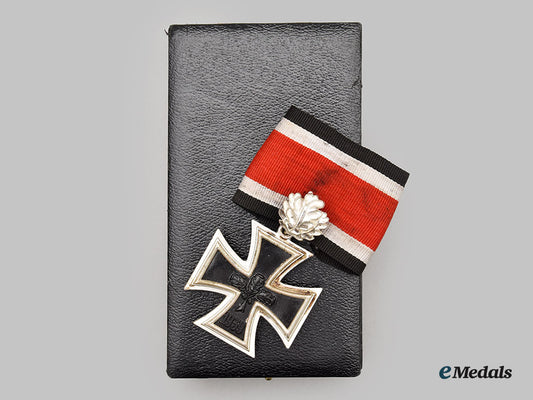 germany,_federal_republic._a_knight’s_cross_of_the_iron_cross_with_oak_leaves,1957_version,_with_case_l22_mnc9661_584