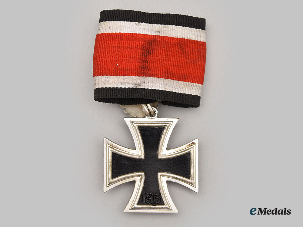 germany,_federal_republic._a_knight’s_cross_of_the_iron_cross_with_oak_leaves,1957_version,_with_case_l22_mnc9664_586