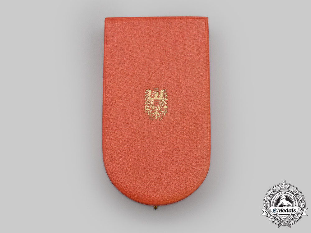 austria,_republic._an_honour_badge_for_merit_of_the_republic_of_austria,_class_vii_l22_mnc9665_829