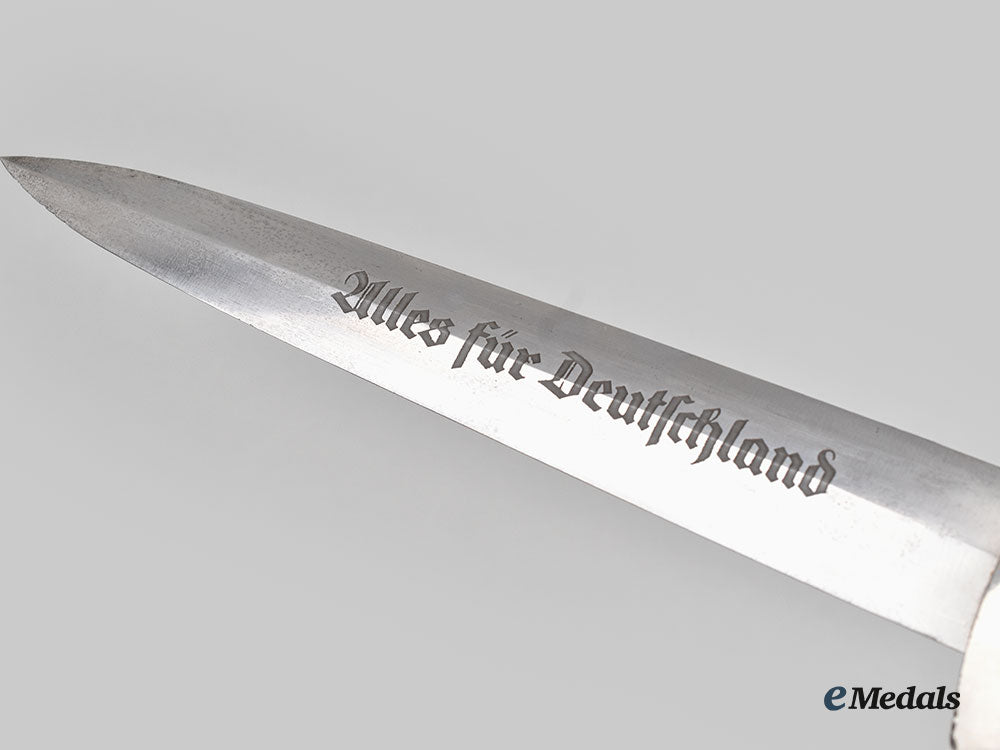 germany,_nskk._a_m36_chained_service_dagger,_by_carl_eickhorn_l22_mnc9676_356