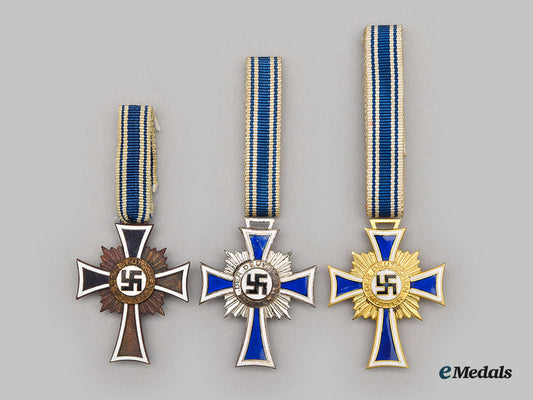 germany,_third_reich._a_lot_of_honour_crosses_of_the_german_mother,_all_grades_l22_mnc9687_600_1