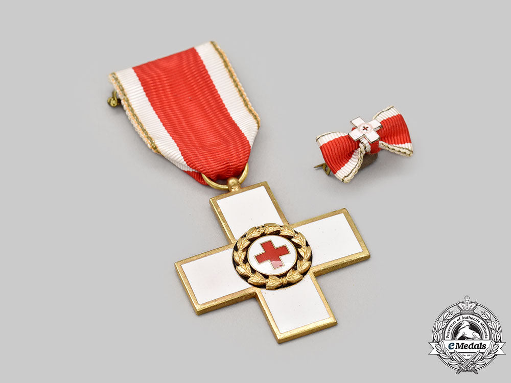 germany,_federal_republic._a_cross_of_honour_of_the_german_red_cross,_i_class_fullsize&_ii_class_miniature_l22_mnc9781_839