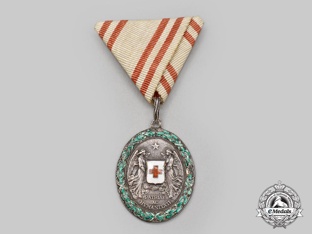 austria,_imperial._an_honour_decoration_of_the_red_cross,_silver_medal_with_war_decoration_l22_mnc9802_817_1