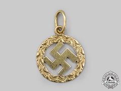 Germany, Third Reich. A Patriotic Swastika Pendant In Gold