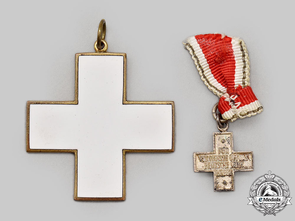 germany,_weimar_republic,_federal_republic._a_cross_of_honour_of_the_german_red_cross,_ii_class_fullsize_and_ii_class_miniature_l22_mnc9814_849