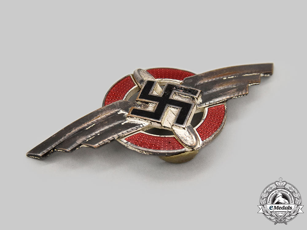 germany,_dlv._a_visor_cap_insignia,_by_wilhelm_deumer_l22_mnc9822_306