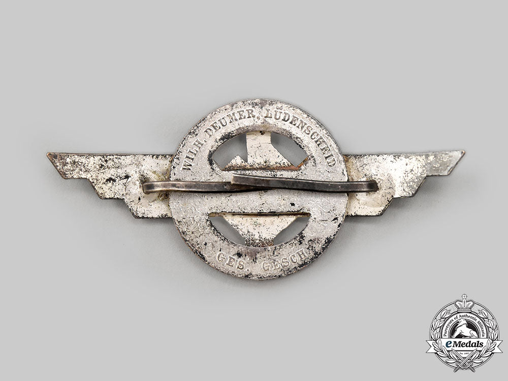 germany,_dlv._a_visor_cap_insignia,_by_wilhelm_deumer_l22_mnc9824_305