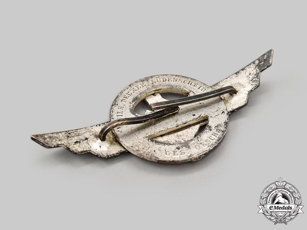 germany,_dlv._a_visor_cap_insignia,_by_wilhelm_deumer_l22_mnc9825_307