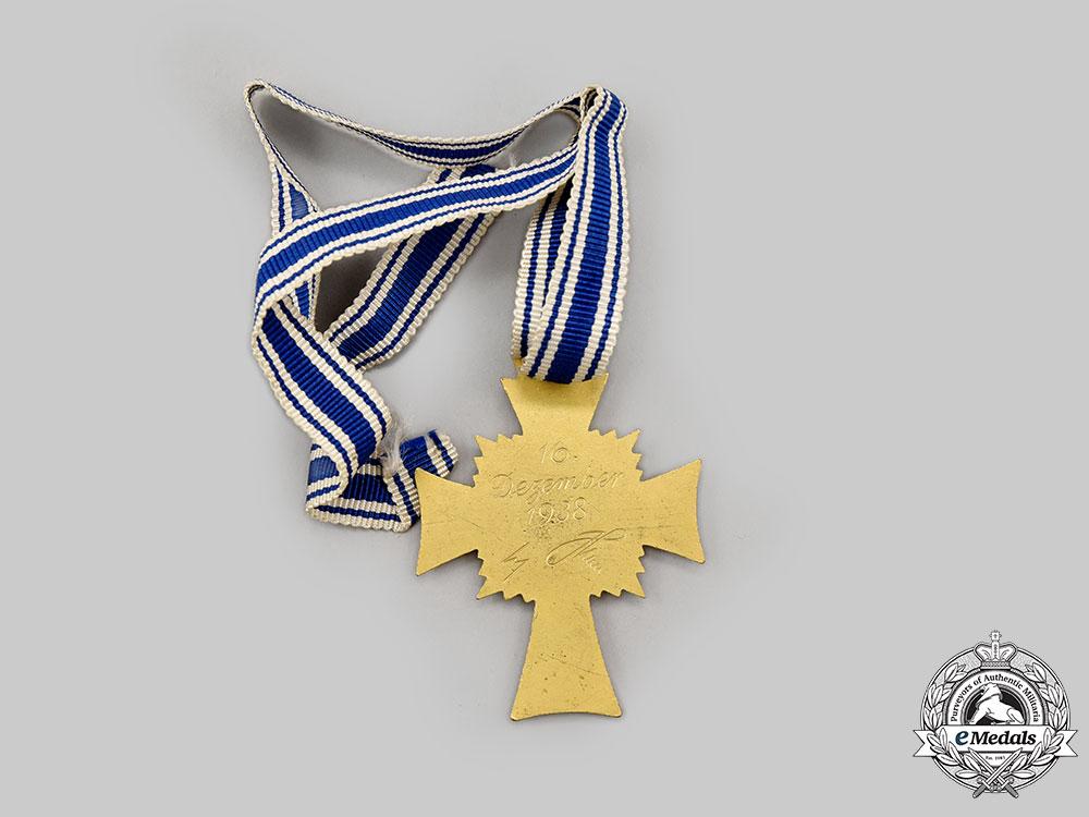 germany,_third_reich._an_honour_cross_of_the_german_mother,_gold_grade_with_case,_by_robert_hauschild_l22_mnc9842_313_1