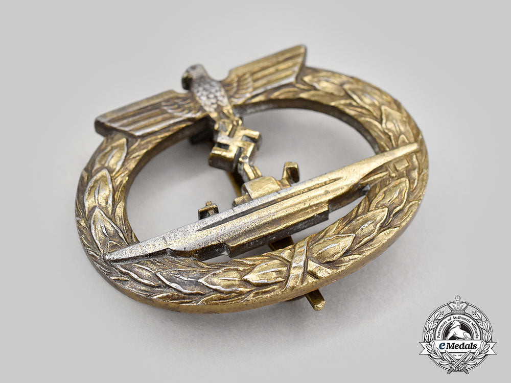 germany,_kriegsmarine._a_u-_boat_war_badge,_by_schwerin_l22_mnc9870_994