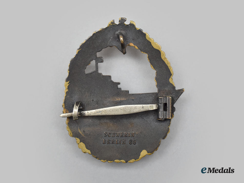 germany,_kriegsmarine._a_destroyer_war_badge,_by_schwerin&_sohn_l22_mnc9872_844