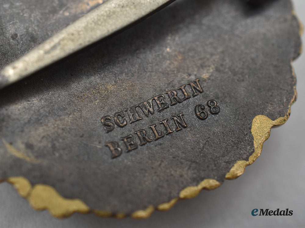 germany,_kriegsmarine._a_destroyer_war_badge,_by_schwerin&_sohn_l22_mnc9874_845