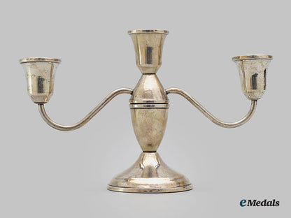 united_states._a_small_triple_candlestick_candelabra,_by_duchin_creations_l22_mnc9887_671