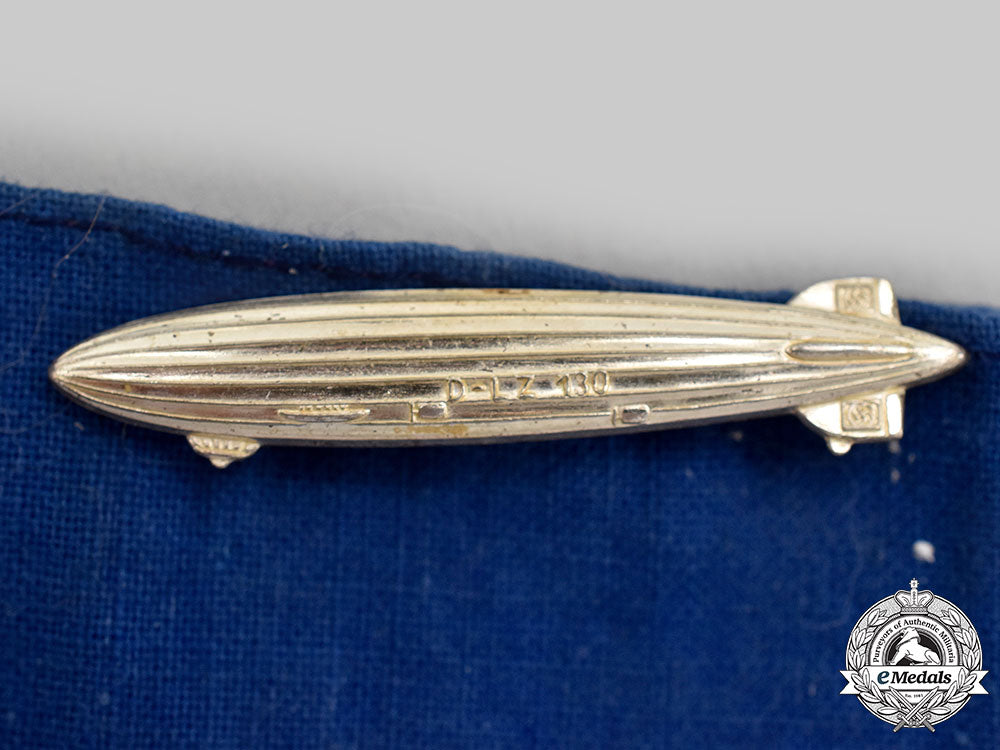 germany,_a_pair_of_zeppelin_insignia_l22_mnc9899_010
