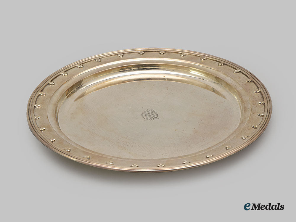 united_states._a_large_sterling_silver_serving_platter,_by_tiffany&_co._l22_mnc9909_680_1