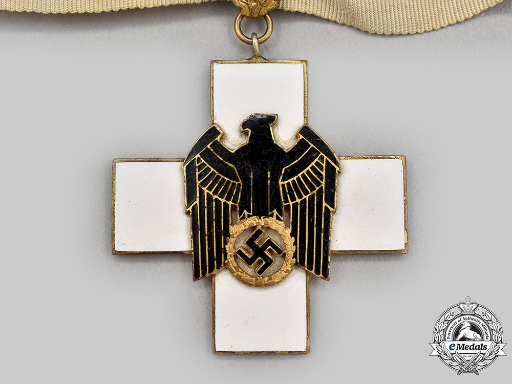 germany,_third_reich._a_social_welfare_decoration,_i_class,_by_otto_schickle_l22_mnc9912_017_1