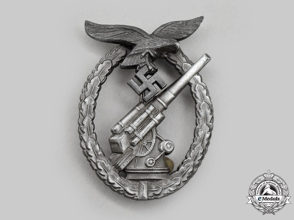 germany,_luftwaffe._a_flak_badge,_by_wilhelm_deumer_l22_mnc9919_019