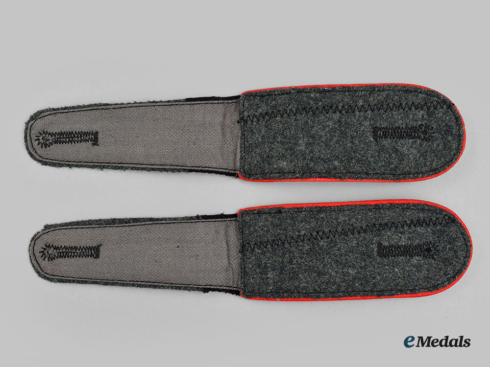 germany,_ss._a_mint_set_of_waffen-_ss_flak/_artillery_enlisted_personnel_shoulder_straps_l22_mnc9922_375_1_1