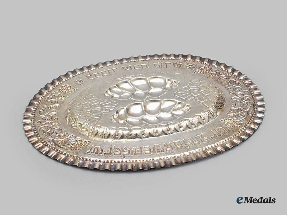 international._a_silver_challah_tray_with_hebrew_inscription_l22_mnc9945_698_1